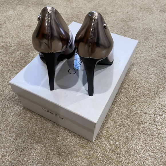 Pumps - Picture 3 of 6